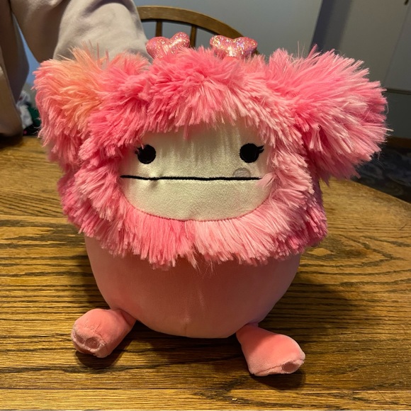 Squishmallows Valentines Day 8” Caparinne the Bigfoot - Picture 1 of 4